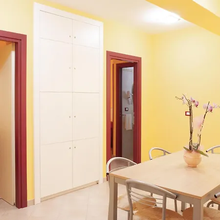 Apartment Accogliente Per 2 In Centro Vicino Al Mare , Il Mozzo !